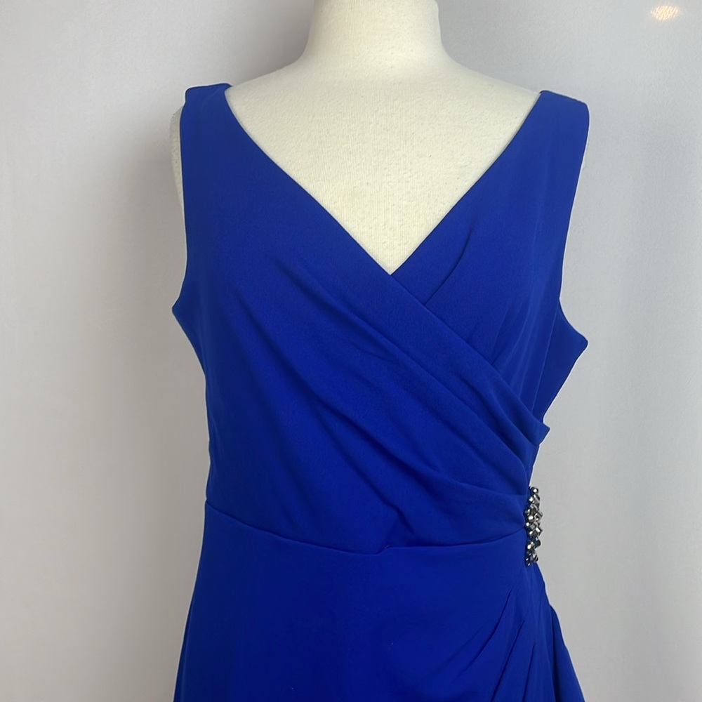 SLNY Slimming Long Ruched Gown with Ruffle - Picture 4 of 11